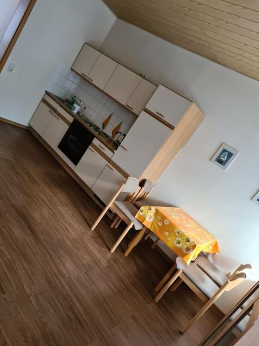 Gemuetliche Ferienwohnung Am Waldrand Elgersburg エクステリア 写真